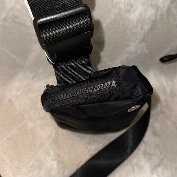 lululemon 1L Black Everywhere Belt Bag Fanny Pack Water Repellent Black Logo - Picture 7 of 13